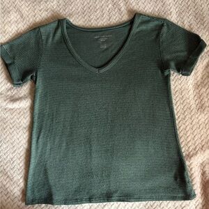 American Eagle Outfitters Deep Green Ribbed V‑Neck Tee